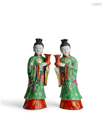 A FINE PAIR OF FAMILLE ROSE ELEGANT STANDING LADIES CANDLE H...