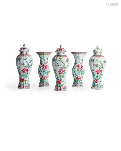 A GANITURE OF FIVE FAMILLE ROSE LOBED VASES AND BEAKERS Qian...