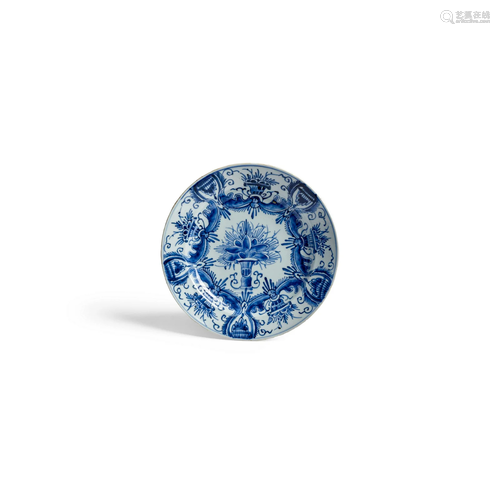 A RARE BLUE AND WHITE 'DELFTWARE-STYLE' PLATE Kangxi period,...