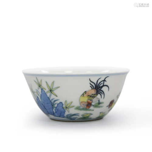 CHINESE PORCELAIN DOUCAI CHICKEN AND FLOWER TEA CUP