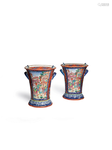 A RARE PAIR OF LARGE FAMILLE ROSE 'MANDARIN-PATTERN' LOBED F...