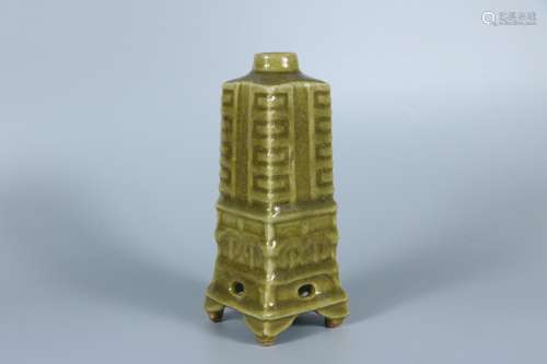 龙泉窑黄釉琮瓶