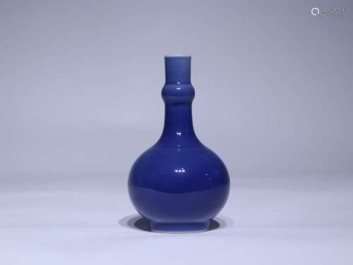 清雍正霁蓝釉小胆瓶