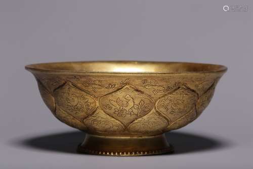 铜鎏金錾刻花鸟纹莲瓣碗