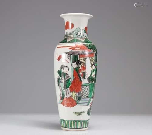 Vase en porcelaine de la famille verte décor de personnages<...