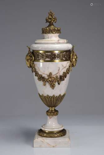 Cassolette en marbre et bronze de style Louis XVI<br />
Poid...