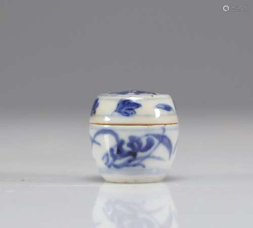 Petite boite à encre en porcelaine blanc bleu<br />
Poids: 2...