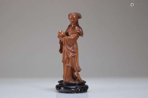 Sculpture en bois "jeune femme"<br />
Poids: 185 g...