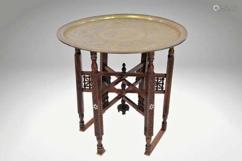 Table à thé Cyrienne 1900<br />
Poids: 6.80 kg<br />
Région:...