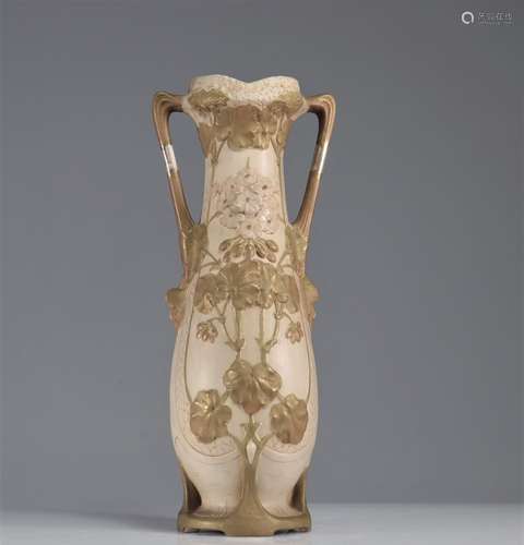 Vase Art nouveau Royal Dux<br />
Poids: 3.20 kg<br />
Région...