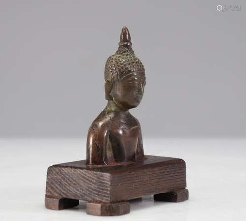 Bouddha en bronze époque Ming<br />
Poids: 110 g<br />
Régio...