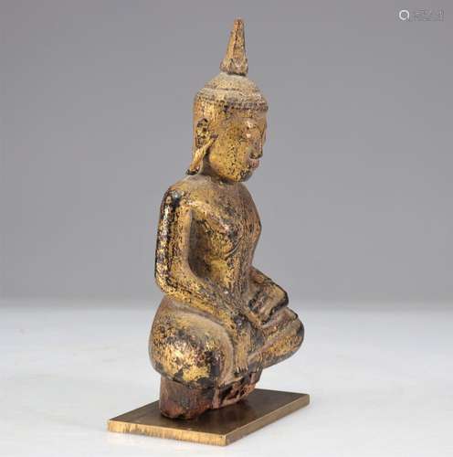 Bouddha en bois sculpté doré XVIIIème<br />
Poids: 435 g<br ...