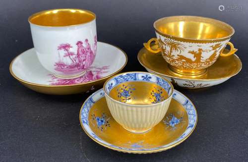 Meissen, drei Tassen mit Goldfond: Tasse und Untertasse mit ...