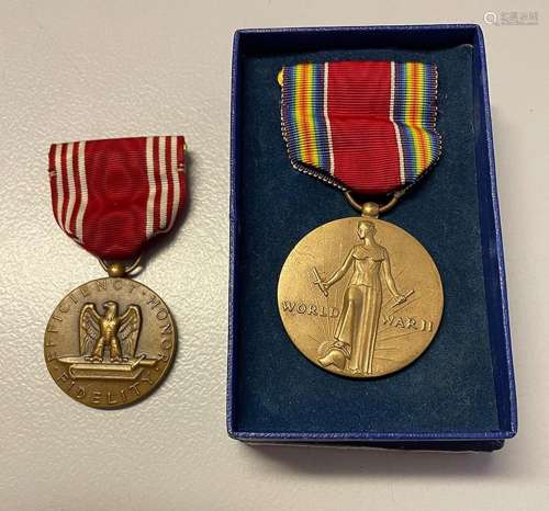 United States Army 2 Auszeichnungen: 1 x Good Conduct Medal;...