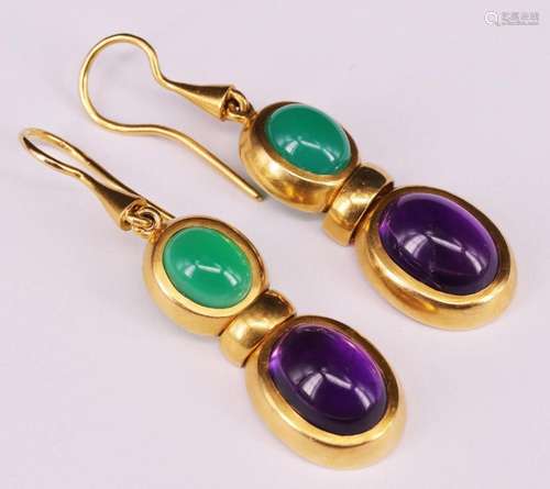 Paar Ohrhänger / pair of earrings. 750er GG, mit Amethyst un...