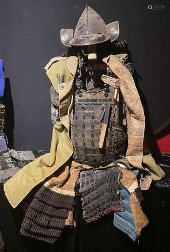 Rüstung, Japan, Samurai- u. Edo-Zeit (Zugabe Helm), Höhe ca....