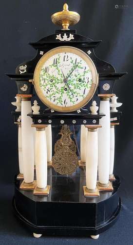 Säulenuhr/ column clock. Alabaster, Holz, Perlmuttapplikatio...