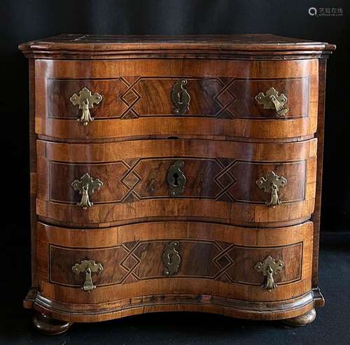 Kleine Modellkommode / Miniature chest of drawers. Barock, 1...