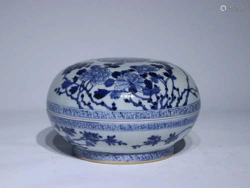 CHINESE BLUE-AND-WHITE BOX DEPICTING 'BIRD AND FLOWER', 'QIN...