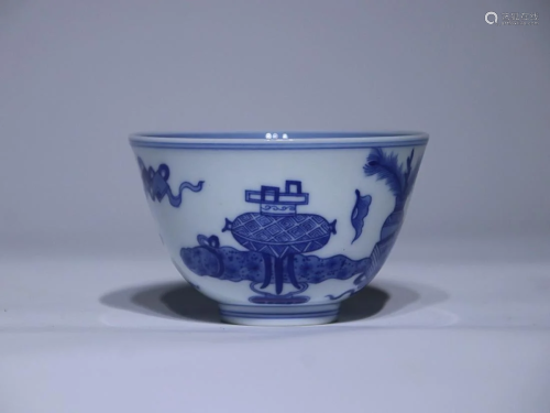 CHINESE BLUE-AND-WHITE CUP DEPICTING 'ANCIENT ARTIFACT', 'QI...