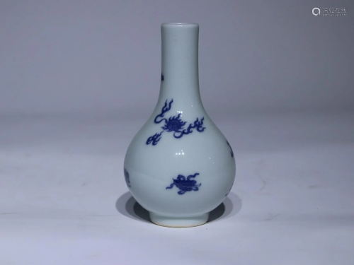 CHINESE BLUE-AND-WHITE PEAR-FORM VASE DEPICTING 'DRAGON'