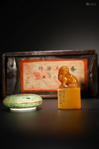 CHINESE TIANHUANG STONE SEAL WITH 'AUSPICIOUS BEAST' KNOB, '...