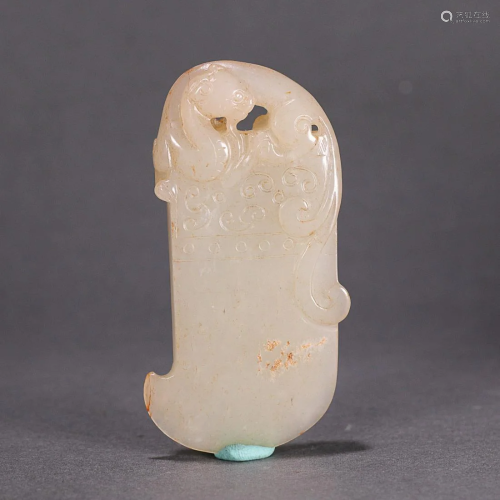 CHINESE HETIAN JADE ORNAMENT WITH CARVED 'DRAGON'