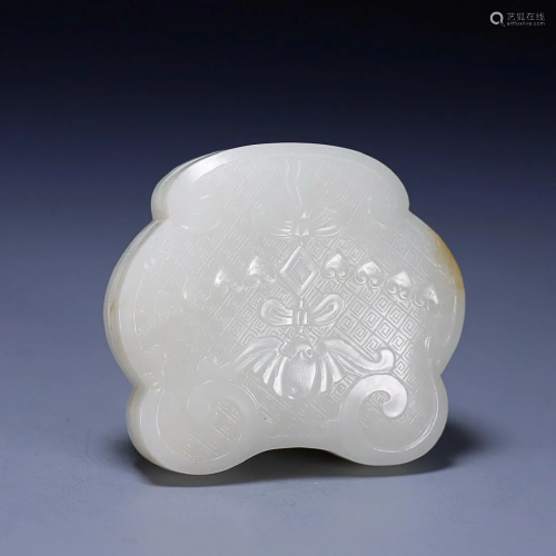 CHINESE HETIAN JADE BOX WITH CARVED 'BAT'
