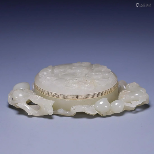 CHINESE INSCRIBED HETIAN JADE COVERED BOX