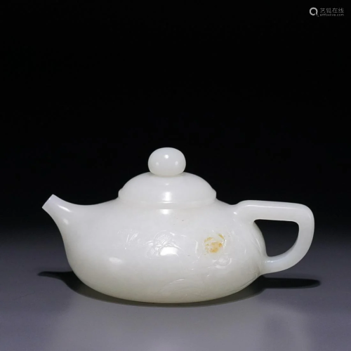 CHINESE HETIAN JADE TEAPOT WITH CARVED 'LOTUS'