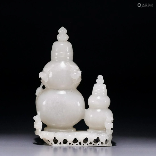 CHINESE HETIAN JADE DOUBLE-GOURD VASE WITH CARVED 'BAT'