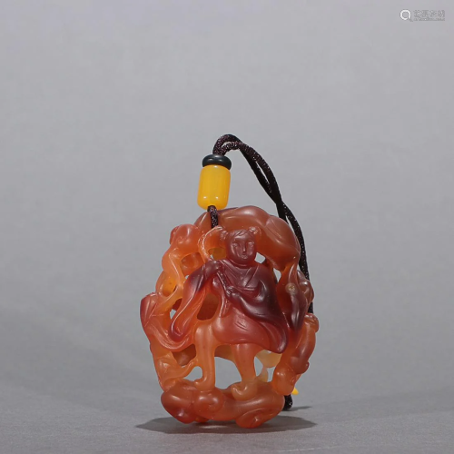 CHINESE AGATE OPENWORK PENDANT WITH CARVED 'MAGU'