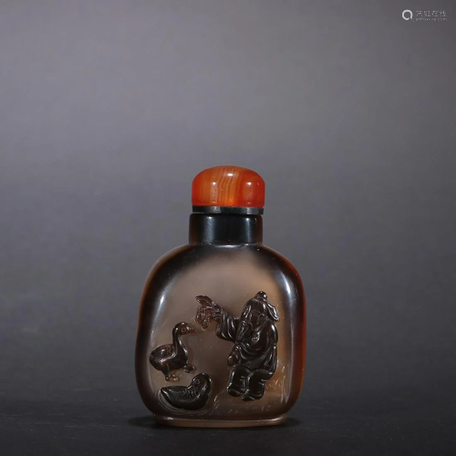 CHINESE AGATE SNUFF BOTTLE WITH CARVED 'FIGURE STORY'