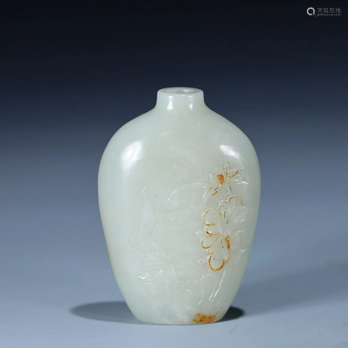 CHINESE HETIAN JADE SNUFF BOTTLE WITH CARVED 'CARP AND LOTUS...