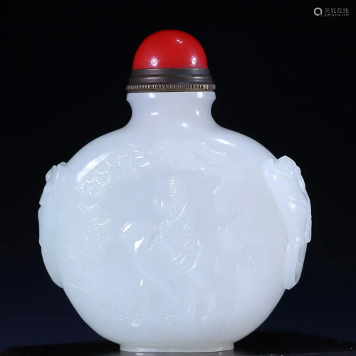 CHINESE HETIAN JADE SNUFF BOTTLE WITH CARVED 'FIGURE STORY'