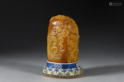 CHINESE TIANHUANG STONE SEAL WITH CARVED 'DRAGON'