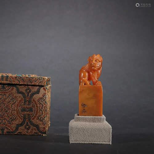 CHINESE TIANHUANG STONE SEAL WITH 'AUSPICIOUS BEAST' KNOB, '...