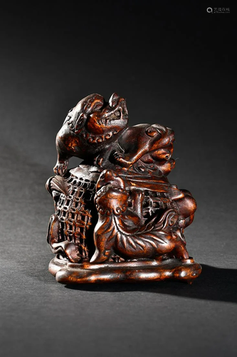 CHINESE AGARWOOD LION-FORM INCENSE BURNER