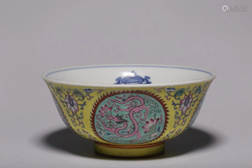 CHINESE PAINTED-ENAMEL AND BLUE-AND-WHITE BOWL DEPICTING 'CH...
