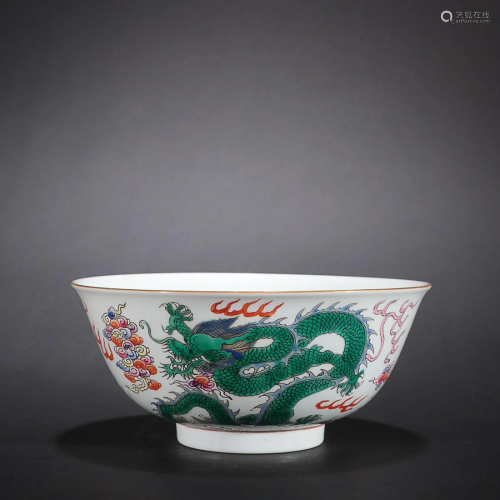 CHINESE FAMILLE-ROSE AND GREEN-ENAMELED BOWL DEPICTING 'DRAG...