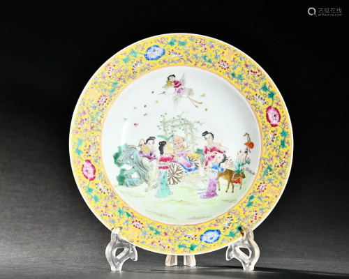CHINESE FAMILLE-ROSE CHARGER DEPICTING 'FIGUER STORY', 'QING...