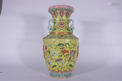 CHINESE YELLOW-GROUND FAMILLE-ROSE HANDLED VASE DEPICTING 'F...