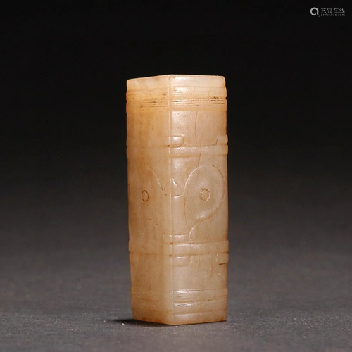 CHINESE HETIAN JADE TOGGLE BUTTON WITH CARVED 'ANIMAL MASK'