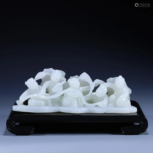 CHINESE HETIAN JADE ORNAMENT WITH CARVED 'FIGURE'