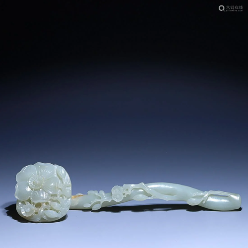 CHINESE HETIAN JADE RUYI SCEPTER WITH CARVED 'FLORAL'