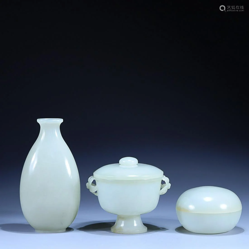 CHINESE HETIAN JADE VASE