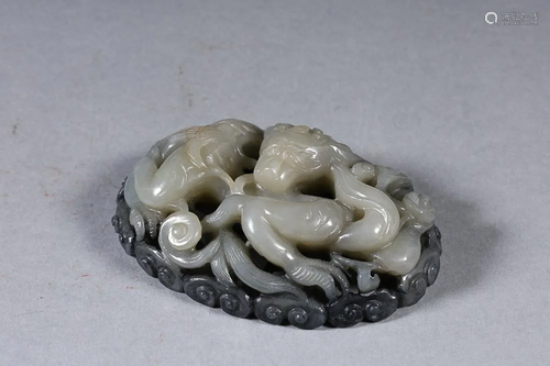 CHINESE HETIAN BLACK-AND-WHITE JADE PLAQUE WITH CARVED 'DRAG...