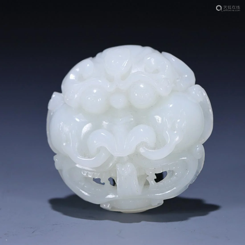 CHINESE HETIAN WHITE JADE BELT BUCKLE WITH CARVED 'ANIMAL MA...