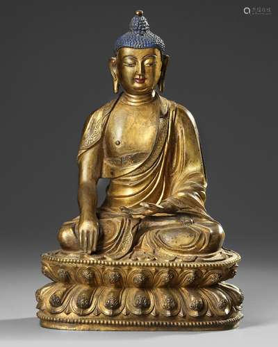 A CHINESE GILT AND BRONZE FIGURE OF BUDDHA, 19TH CENTURY