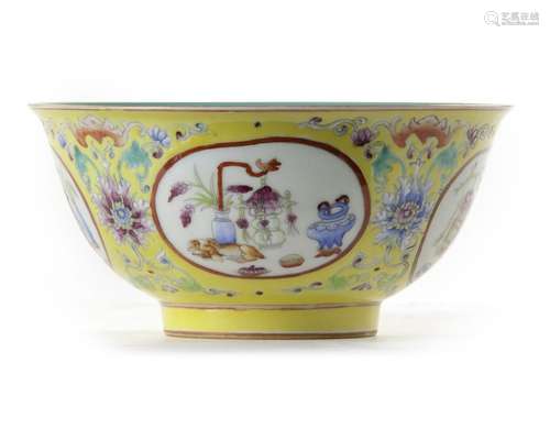 A CHINESE YELLOW-GROUND MEDAILLON BOWL, CHINA, 20TH CENTURY